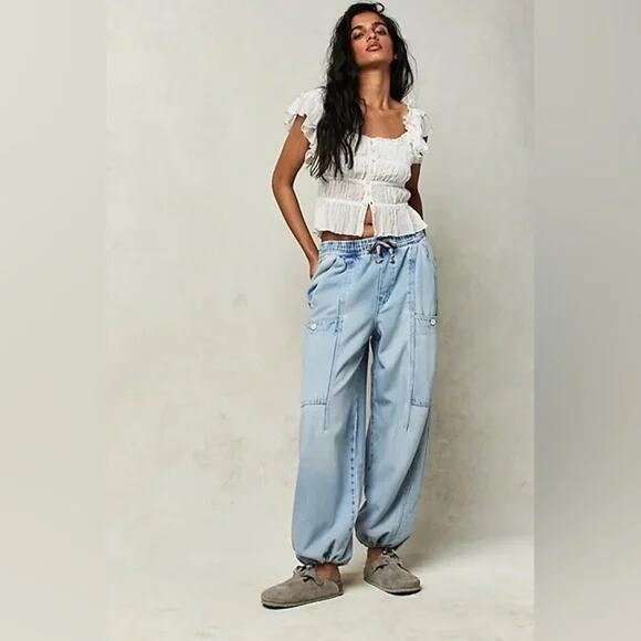 Free People Bright Eyed Low Slung Pull on Barrel Jeans Size Large - Picture 1 of 5